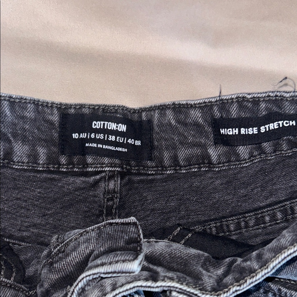 Cotton On High Rise Stretch Black Denim Shorts - Women’s Size 6 - Picture 3 of 3